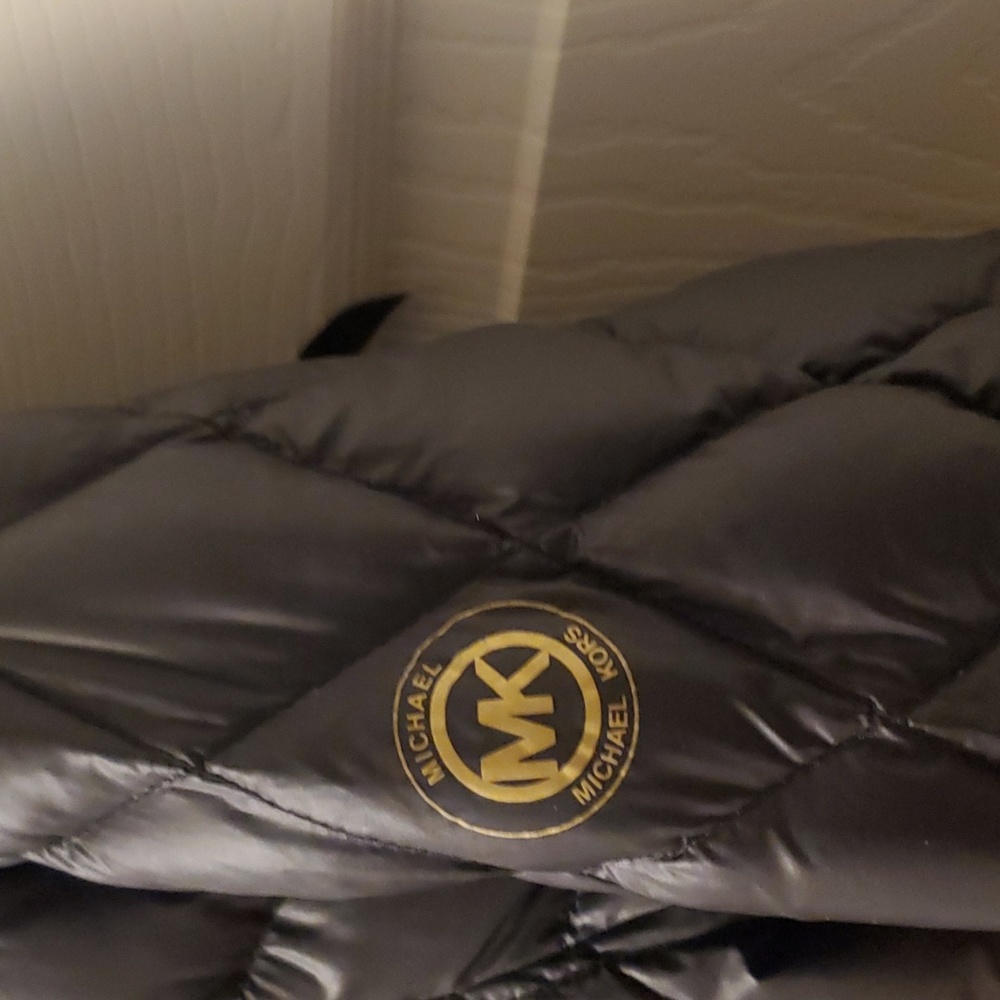 Michael Kors rain coat with hood - Picture 3 of 12